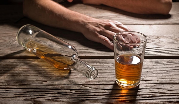 علاج إدمان الكحول .. 5 أساليب للتعافي بدون ألم