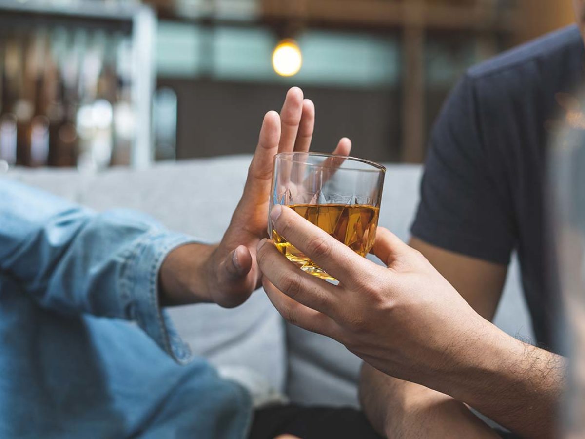 علاج ادمان الكحول  .. 8 أضرار تؤدى إلى الوفاة وطرق التعافي