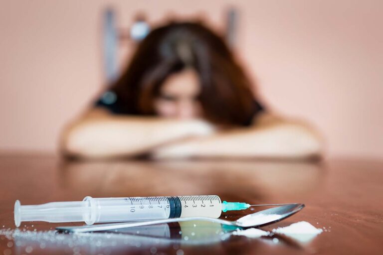 ادمان الكوكايين عند النساء : أهم الأعراض وخطوات علاج ادمان النساء بكل سرية