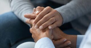 دور الأسرة خلال رحلة علاج الإدمان